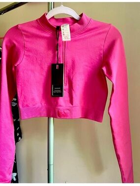 Bo+Tee Pink Long Sleeve Crop Top Zip Front NWT Size M Athletic Athleisure